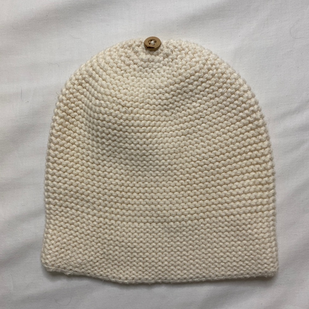 Bonpoint cream knit beanie with button detail